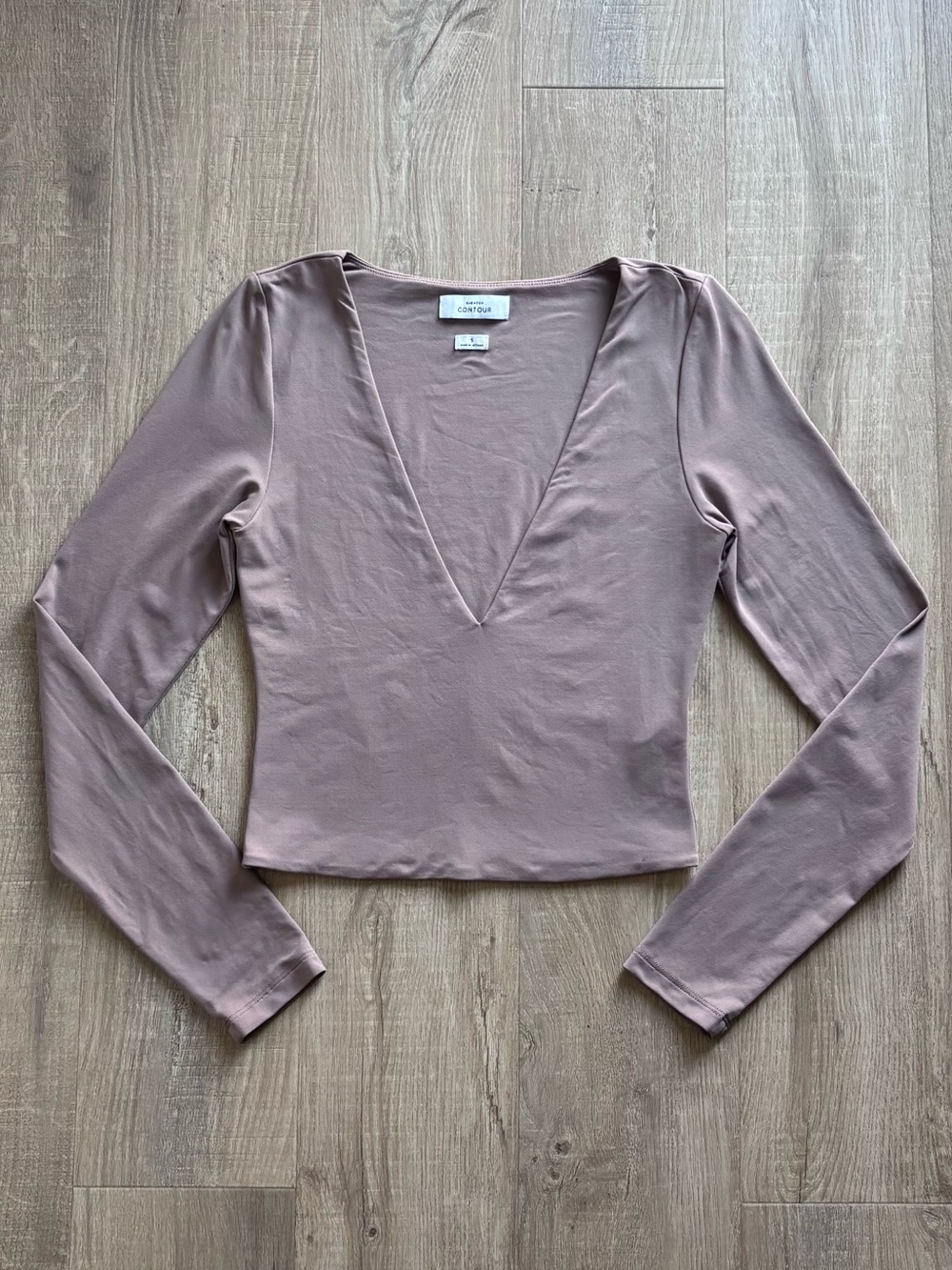 Babaton Contour V-Neck Longsleeve Top in Taupe